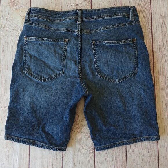 Denim & Co slim fit button fly 9" denim shorts sz 34 - Picture 2 of 7